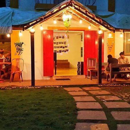 Red Door Hostel อันจูนา ภายนอก รูปภาพ