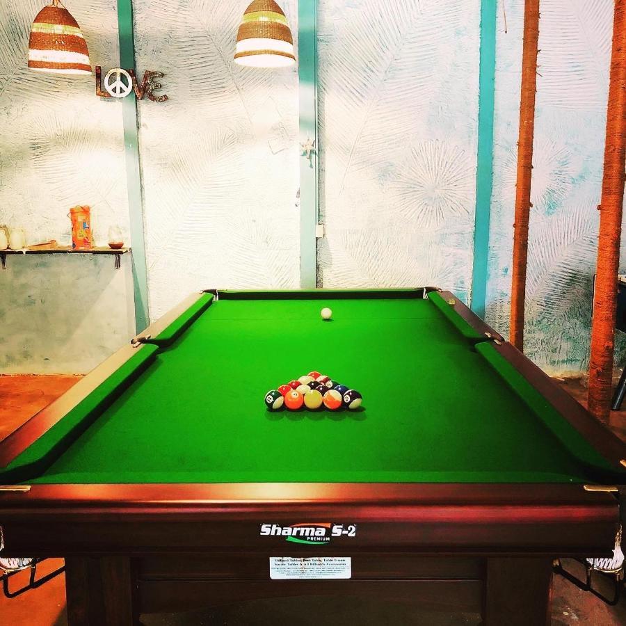 Red Door Hostel อันจูนา ภายนอก รูปภาพ