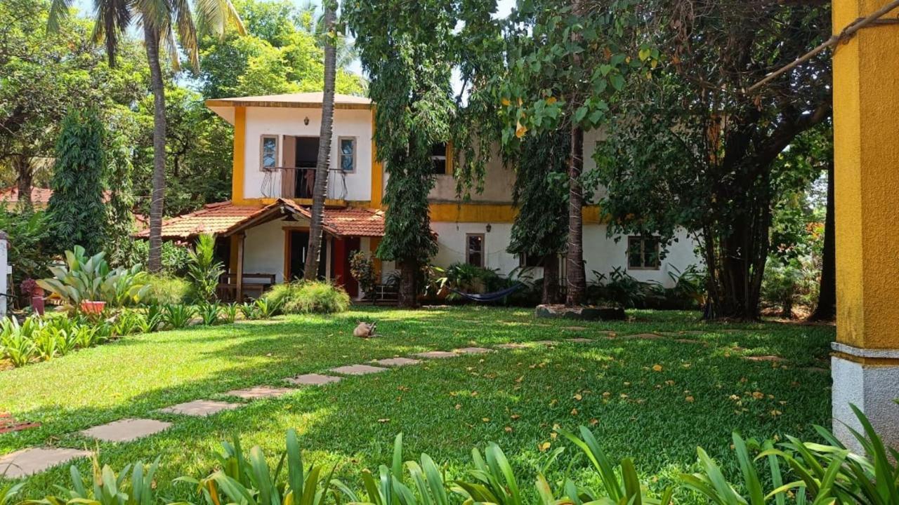 Red Door Hostel อันจูนา ภายนอก รูปภาพ