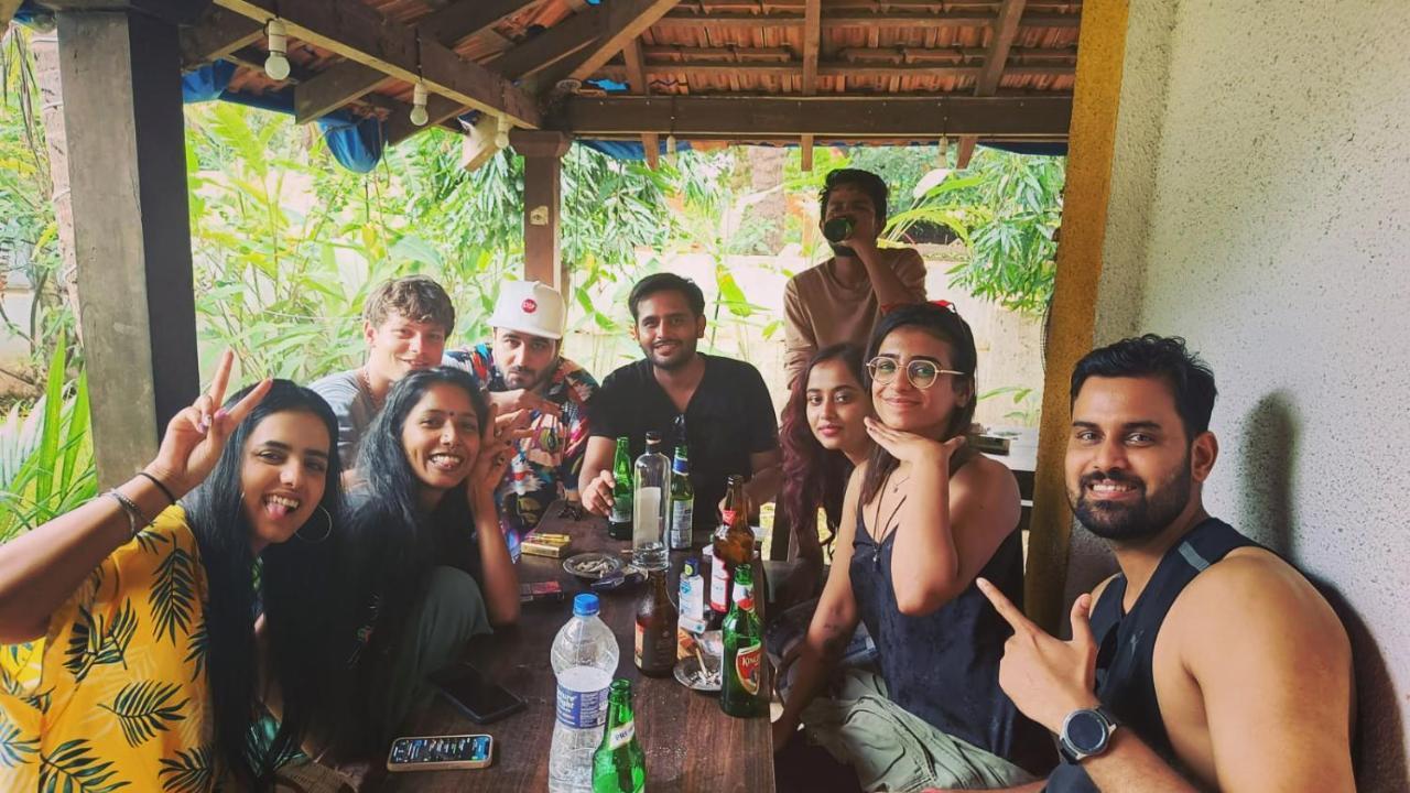 Red Door Hostel อันจูนา ภายนอก รูปภาพ