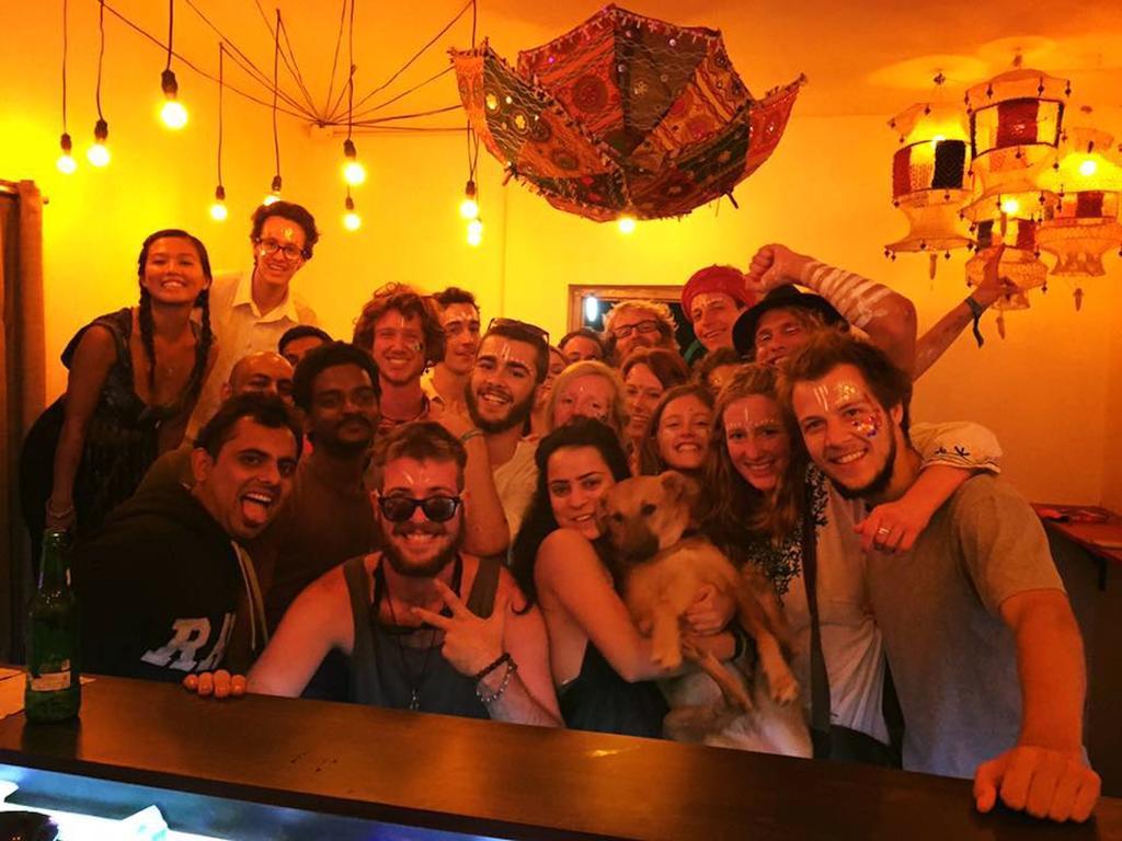 Red Door Hostel อันจูนา ภายนอก รูปภาพ