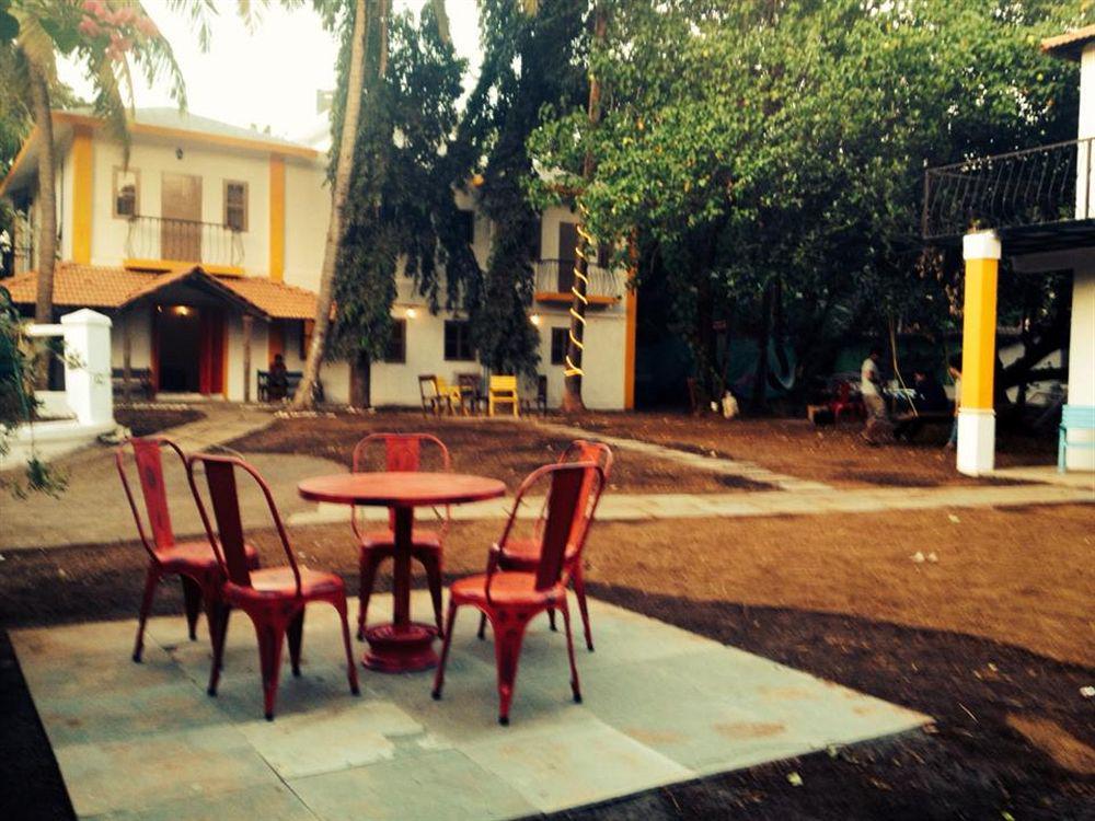 Red Door Hostel อันจูนา ภายนอก รูปภาพ