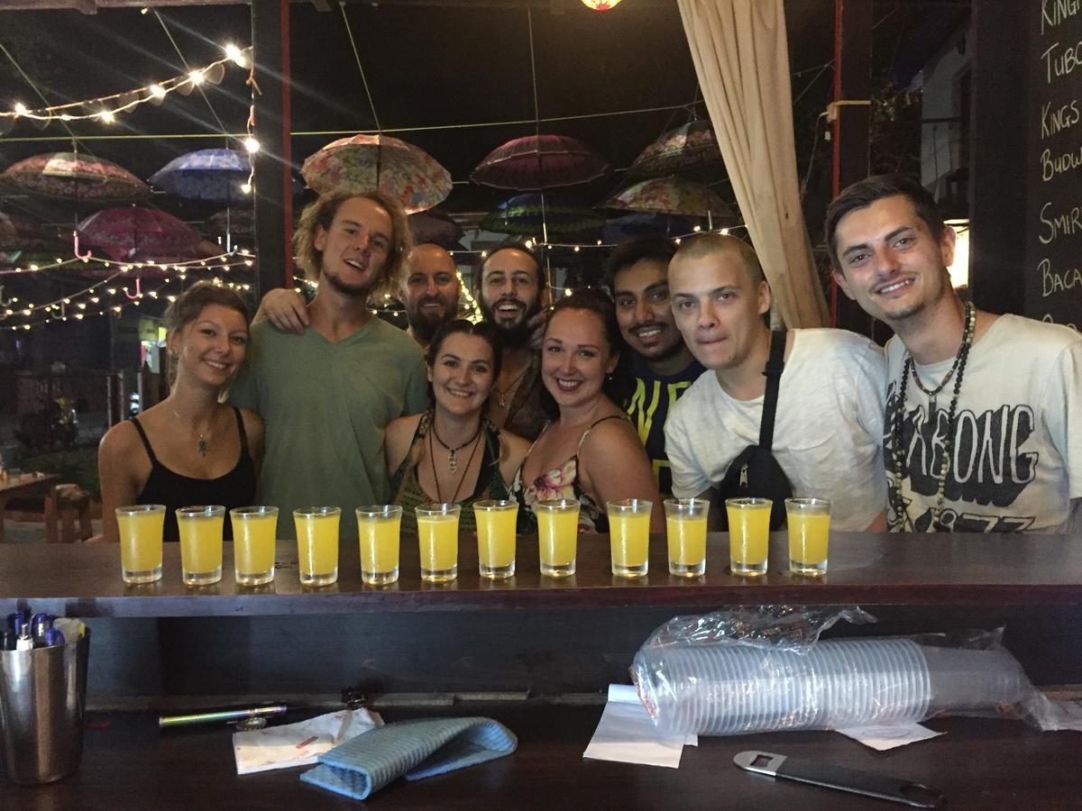 Red Door Hostel อันจูนา ภายนอก รูปภาพ
