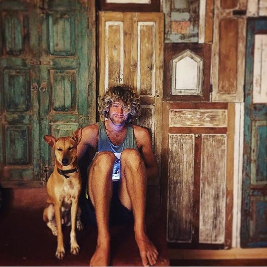 Red Door Hostel อันจูนา ภายนอก รูปภาพ