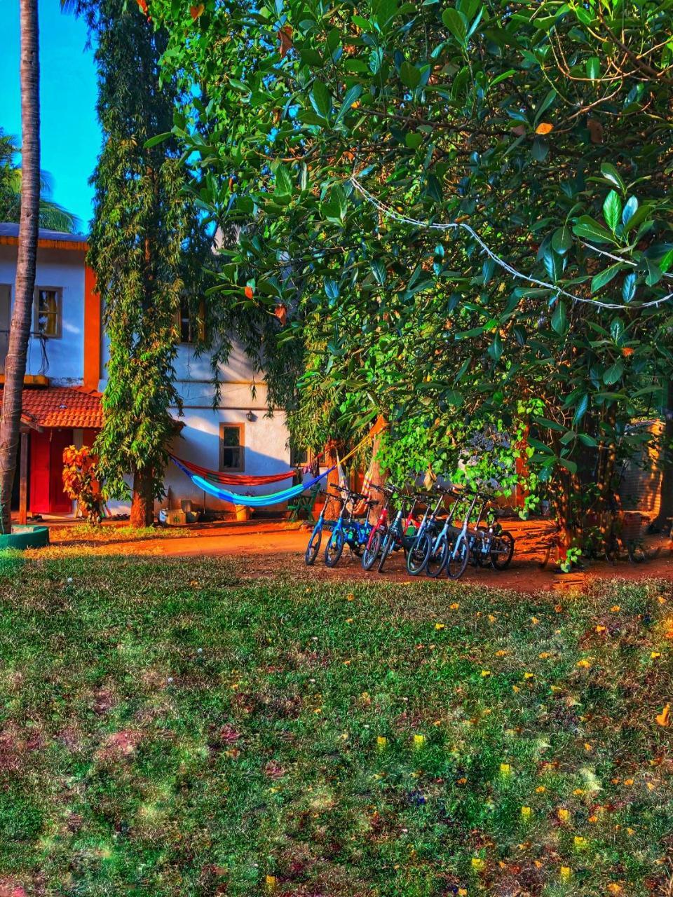 Red Door Hostel อันจูนา ภายนอก รูปภาพ