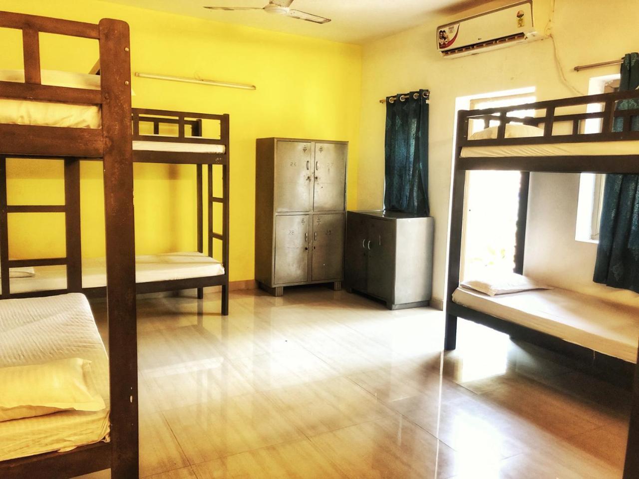 Red Door Hostel อันจูนา ภายนอก รูปภาพ