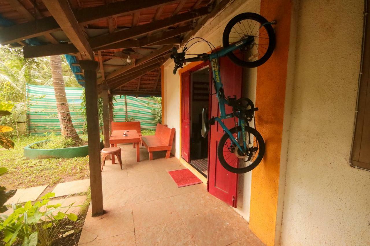 Red Door Hostel อันจูนา ภายนอก รูปภาพ